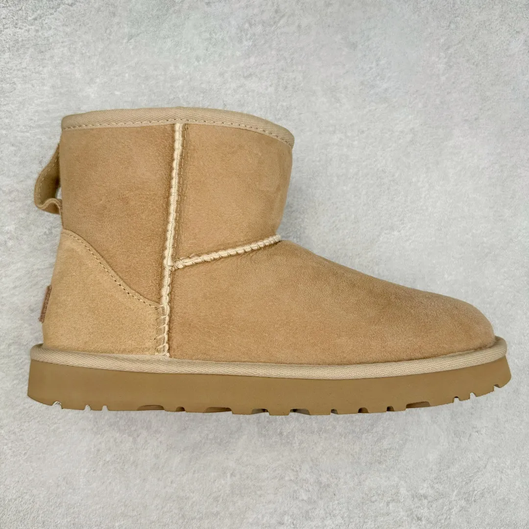Pick up locally💰520 UGG 6222 Classic short-cut autumn and winter sheepskin and fur integrated snow boots. All shoes are made from the same factory as ZP. Longfeng A-grade Australian imported sheepskin and fur integrated men's and women's boots. Brand OEM production line. Fully follow the ZP process. OEM original pattern maker. Adhering to the principle of no original shoes and no development selection. Pay attention to every detail. The most authentic version on the market. TREADLITE "Light Wing" technology outsole. Lightweight/durable/flexible/pile size: 35 36 37 38 39 40 41 42 43 44 45 Coding: by2936070